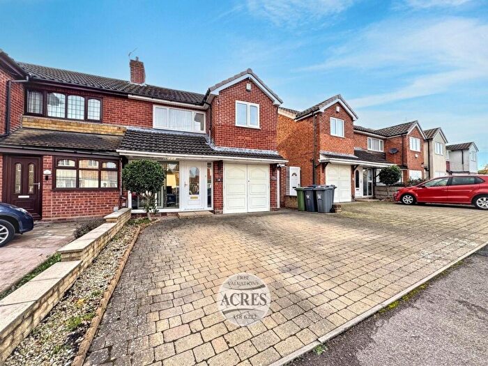 3 Bedroom Semi Detached House For Sale In Ipswich Crescent, Great Barr, Birmingham, B42