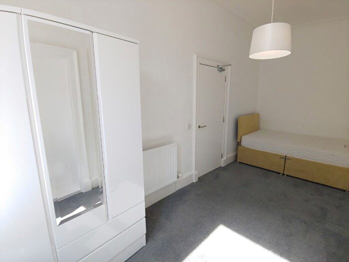 4 Bedroom Flat To Rent In West Preston Street, Edinburgh, EH8