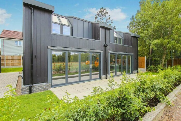 4 Bedroom Detached House To Rent In Ashwells Road, Brentwood, Essex, CM15