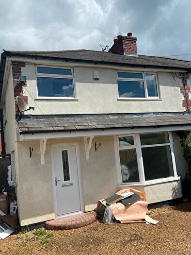 3 Bedroom Semi Detached House To Rent In The Crest, Birmingham, West Midlands, B31