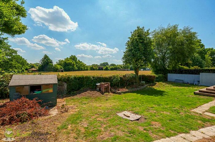 3 Bedroom Detached House For Sale In Hollybush Lane, West Heath, Tadley, RG26