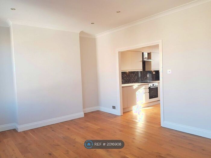 2 Bedroom Flat To Rent In Mackenzie Road, London, N7