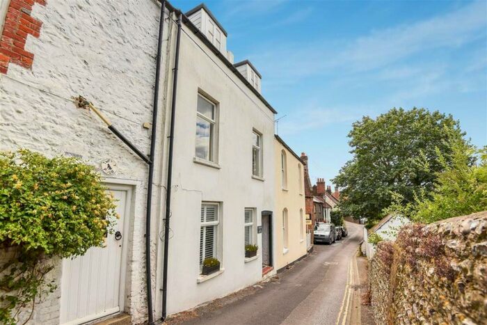 2 Bedroom House To Rent In Park Place, Arundel, BN18