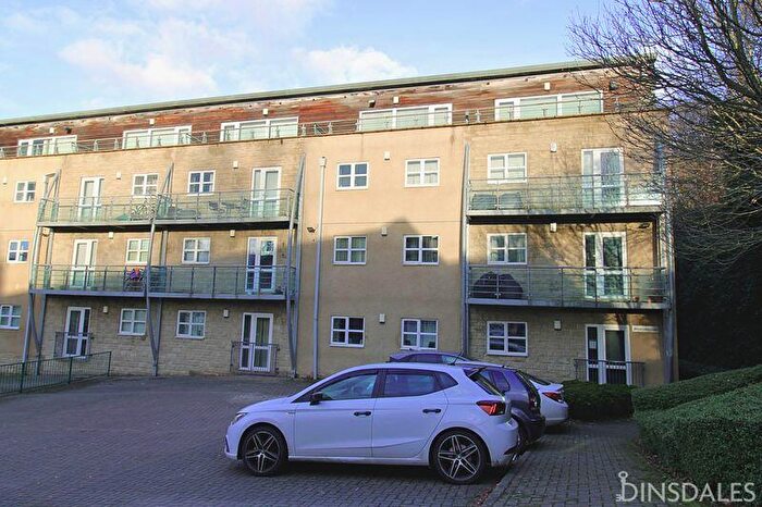 2 Bedroom Flat To Rent In Brackendale Court, Thackley, Bradford, BD10