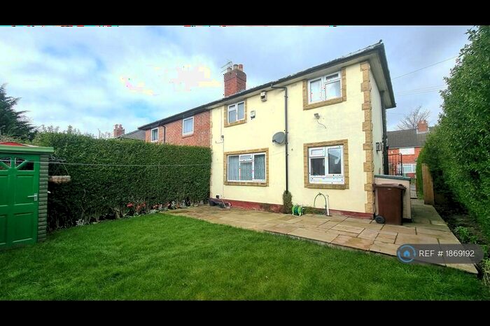 2 Bedroom Semi-Detached House To Rent In Wykebeck Avenue, Leeds, LS9