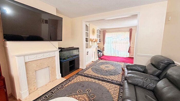 3 Bedroom Terraced House For Sale In St. Marys Walk, Hayes, UB3