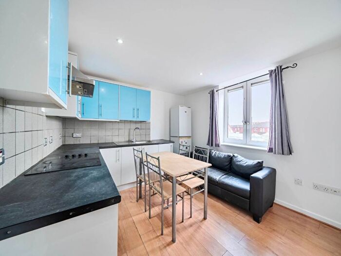 2 Bedroom Flat To Rent In Station Road, Hayes, Middlesex, UB3