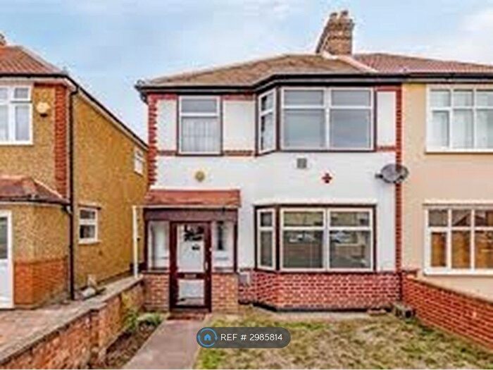 4 Bedroom Semi-detached House To Rent In Worton Gardens, Isleworth, TW7