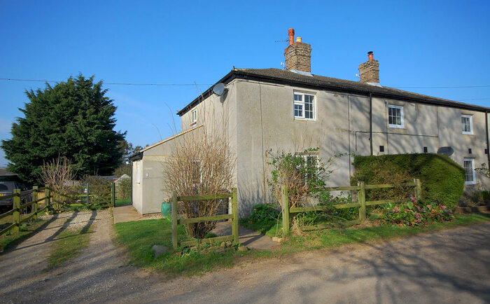 2 Bedroom Cottage For Sale In Hatcliffe, Lincolnshire Wolds, DN37