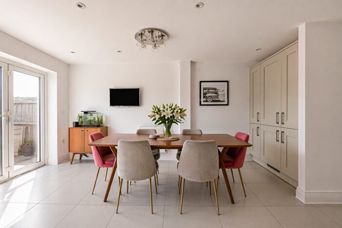 4 Bedroom Semi-Detached House For Sale In Carroll Place, Guildford, GU2