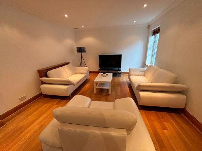 4 Bedroom Detached House To Rent In Thornton Grove, Pinner, HA5