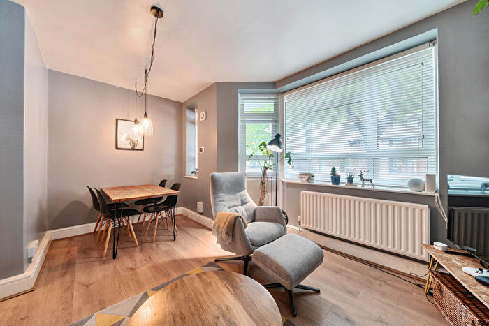 1 Bedroom Apartment For Sale In Jamaica Road, London, SE16