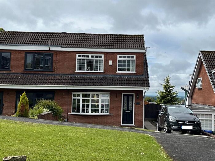 3 Bedroom Semi-Detached House For Sale In Wordsworth Close, Dukinfield, SK16
