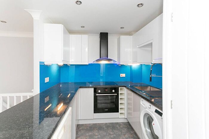 1 Bedroom Flat For Sale In Cedar Wood Drive, Watford, WD25