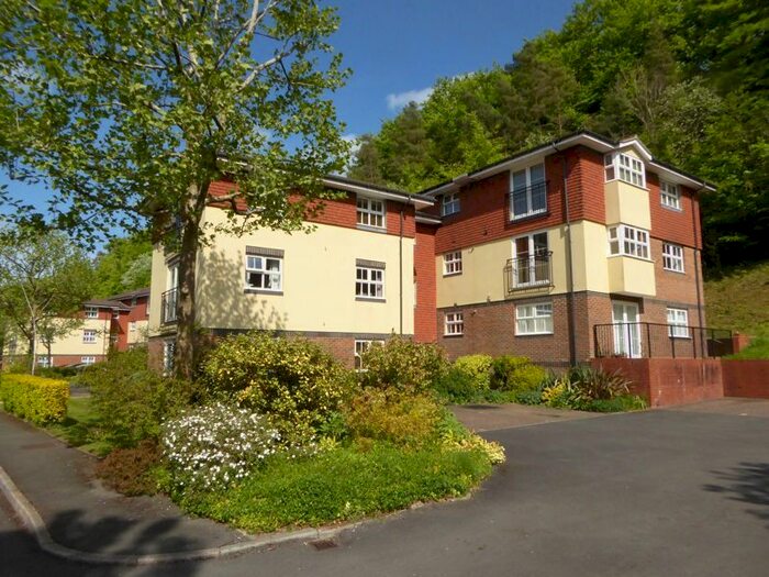 1 Bedroom Flat To Rent In Hazel Way, Chipstead, Coulsdon, CR5