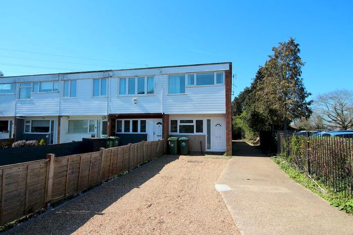 2 Bedroom End Of Terrace House To Rent In Chattern Hill, Ashford, TW15