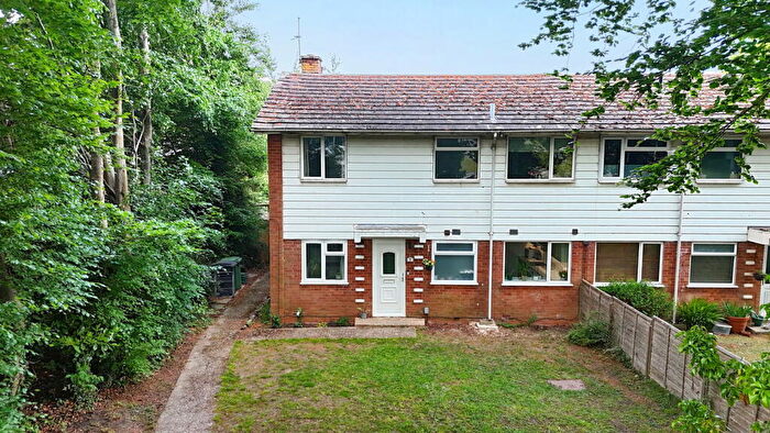 2 Bedroom Maisonette For Sale In White House Close, Basingstoke, RG22