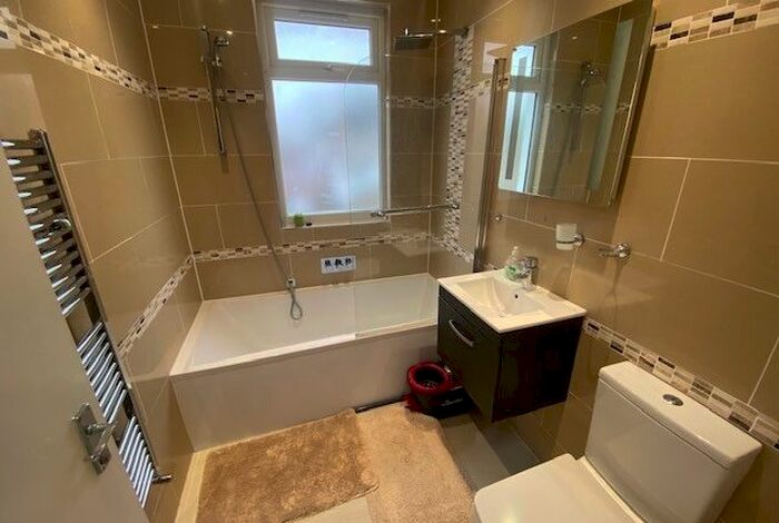 3 Bedroom Flat To Rent In Rannoch Road, Hammersmith, W6