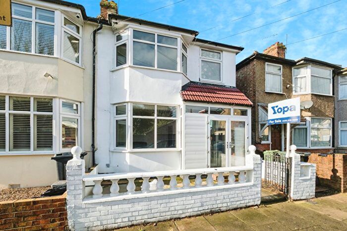 3 Bedroom Semi Detached House For Sale In Agnes Avenue, Ilford, IG1