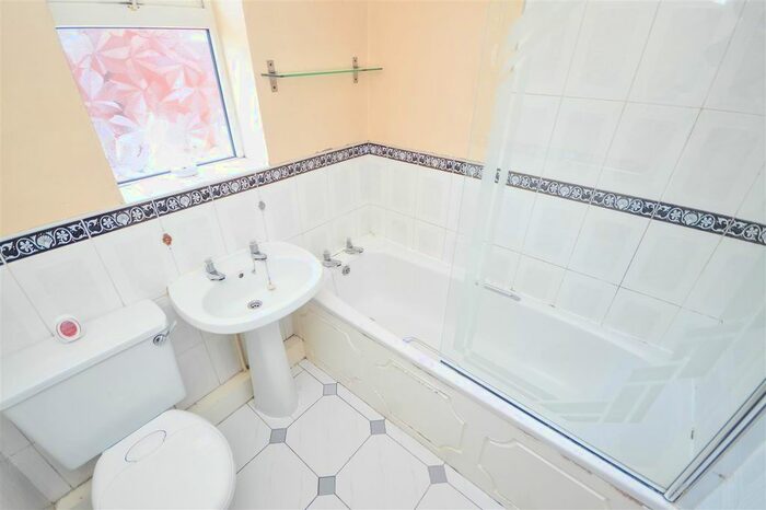 3 Bedroom Terraced House For Sale In Queens Road, Morley, Leeds, LS27