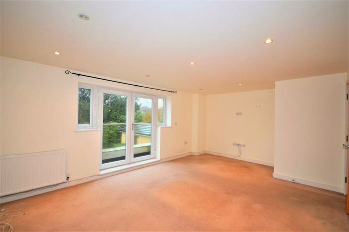 2 Bedroom Flat To Rent In Wellington Road, Bournemouth, BH8
