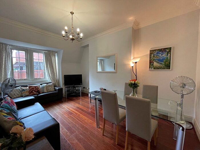 3 Bedroom Flat To Rent In Hornton Street, London, W8