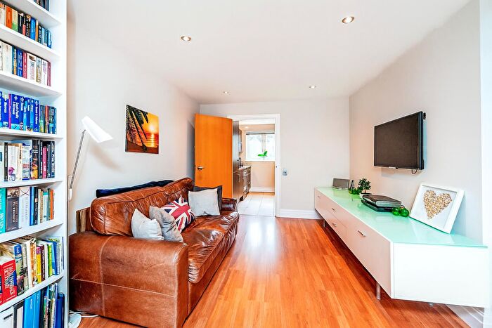 2 Bedroom Apartment To Rent In Hoxton Square, Shoreditch, N1