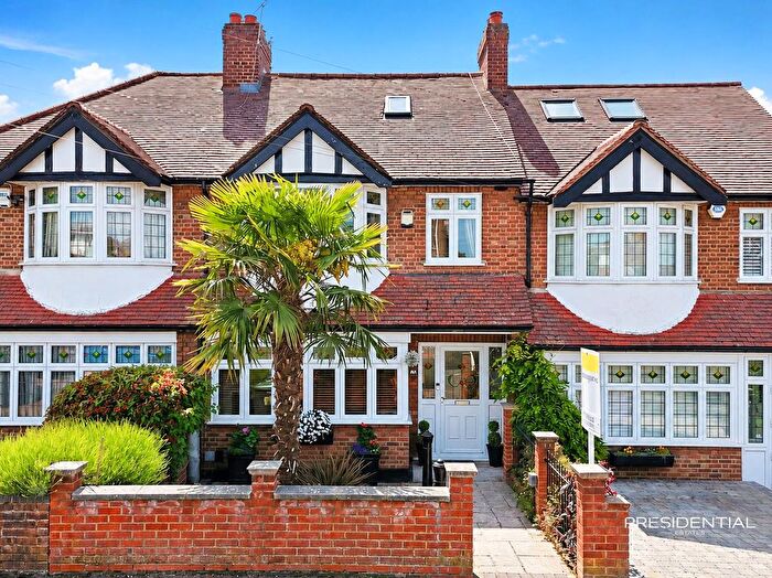4 Bedroom Terraced House For Sale In Turpins Lane, Woodford Green, IG8
