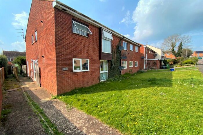 2 Bedroom Flat To Rent In Hawthorn Grove, Exmouth, EX8