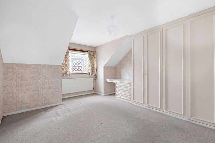 3 Bedroom Detached House For Sale In Laleham Road, Staines-Upon-Thames, TW18