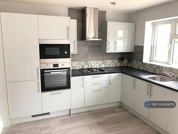 4 Bedroom Semi-Detached House To Rent In Taunton Way, Stanmore, HA7