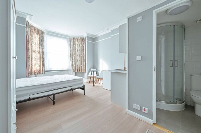 Studio To Rent In Bushey, Bushey, WD23