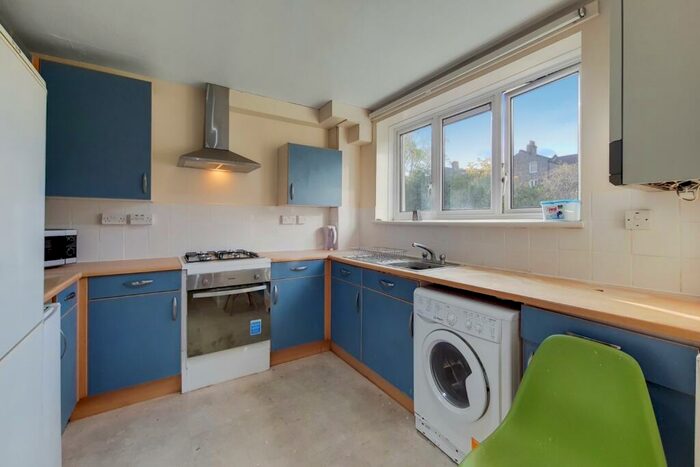 3 Bedroom Flat To Rent In Crossway Court, - Endwell Road, London, Greater London, SE4