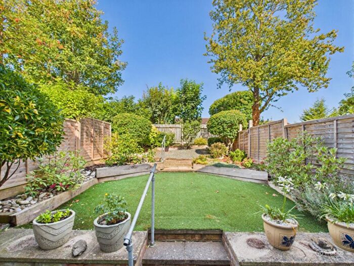 3 Bedroom Terraced House For Sale In Charlwood, Croydon, CR0