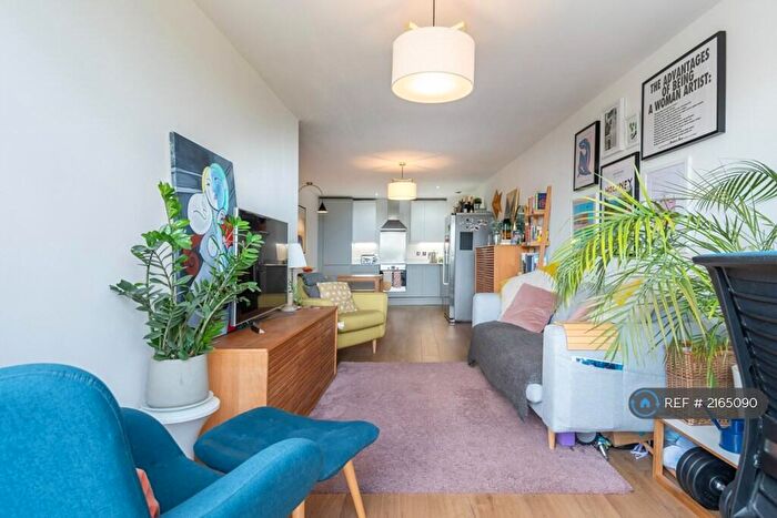 2 Bedroom Flat To Rent In Leamore Court, London, E2