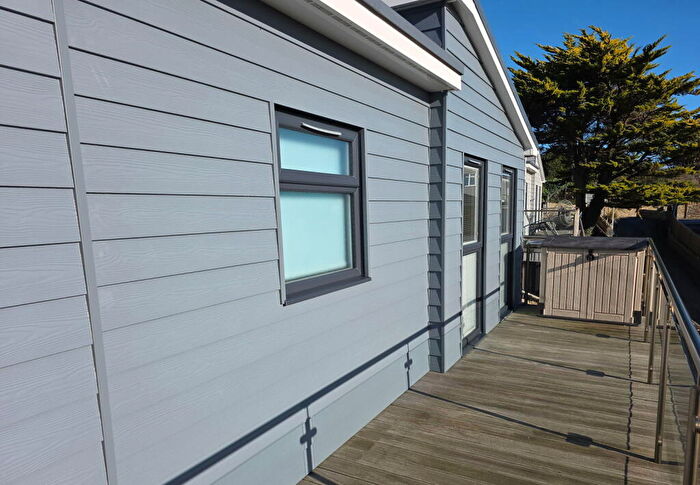 2 Bedroom Chalet To Rent In Shore Road, Bonchurch, Ventnor, PO38