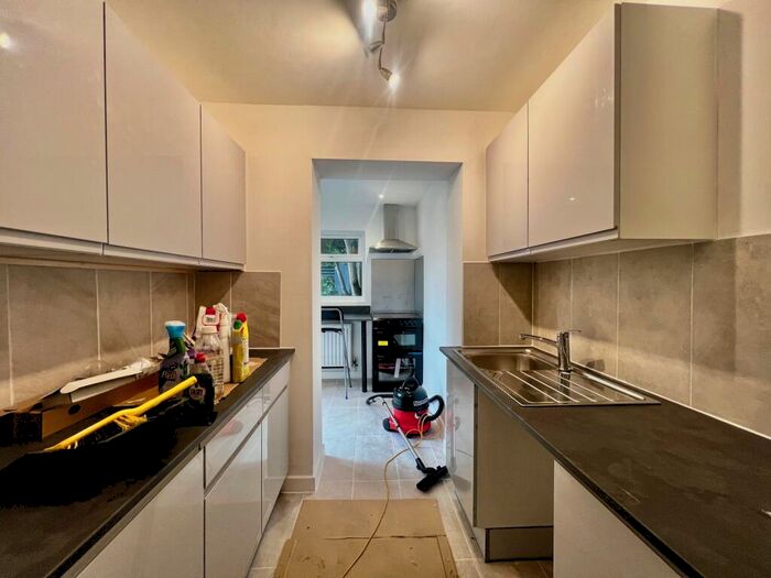 2 Bedroom Maisonette To Rent In Vale Drive, Southampton, SO18