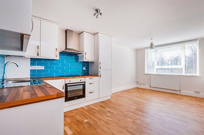2 Bedroom Flat For Sale In Bolingbroke Grove, SW11