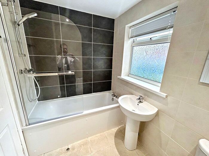 2 Bedroom Bungalow For Sale In Windsor Close, Whickham, Newcastle Upon Tyne, NE16