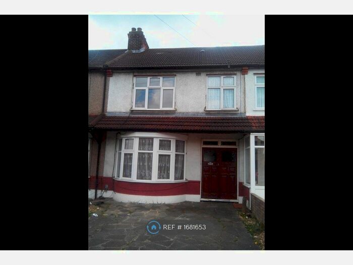 3 Bedroom Terraced House To Rent In Baron Gardens, Essex, IG6