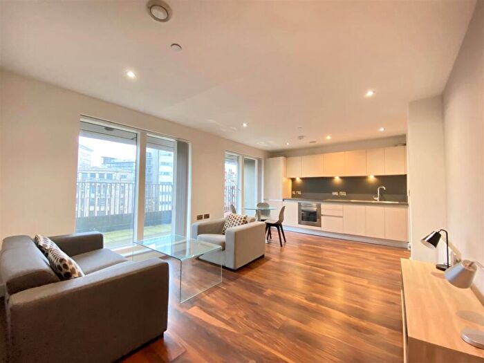 2 Bedroom Apartment To Rent In One Cambridge Street, Manchester, M1