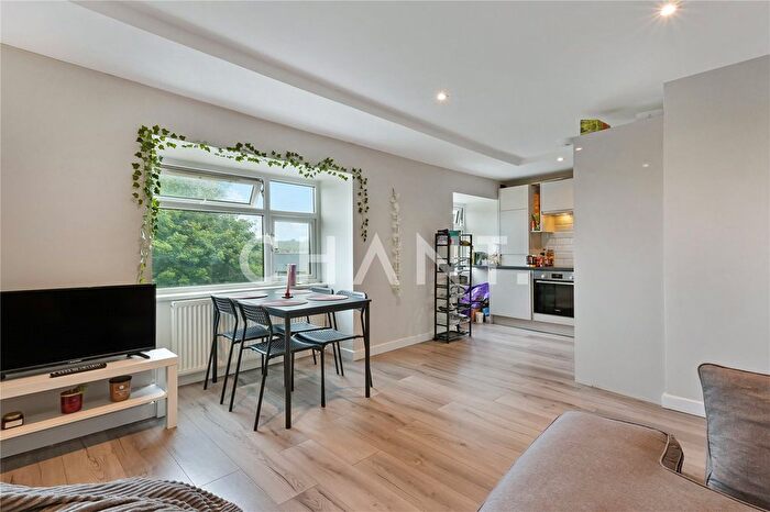 3 Bedroom Flat To Rent In Kingsway, Finchley, London, N12