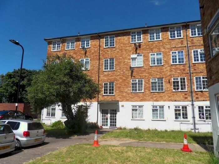 2 Bedroom Flat To Rent In Barbican Road, Greenford, Middlesex, UB6