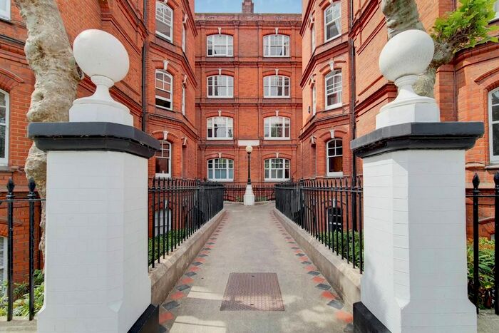 2 Bedroom Flat To Rent In Queens Club Gardens, Barons Court, London, W14