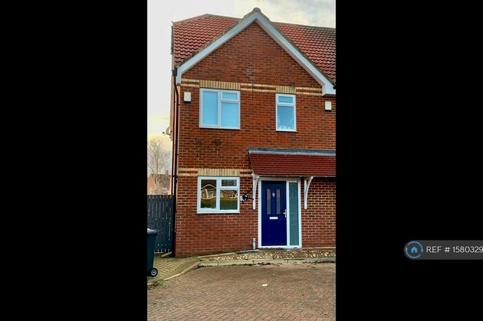 3 Bedroom Semi-Detached House To Rent In Beecroft Way, Dunstable, LU6