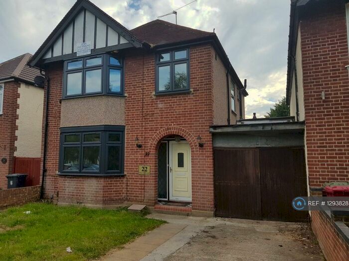 3 Bedroom Detached House To Rent In Quaves Road, Slough, SL3