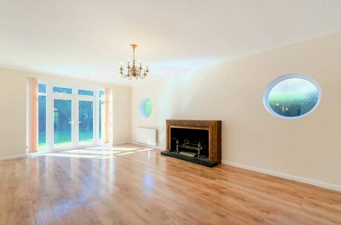 6 Bedroom Detached House To Rent In Pewley Point, Guildford, GU1