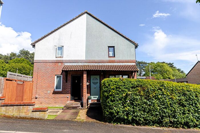 1 Bedroom Semi-Detached House For Sale In Sedley Grove, Uxbridge, UB9
