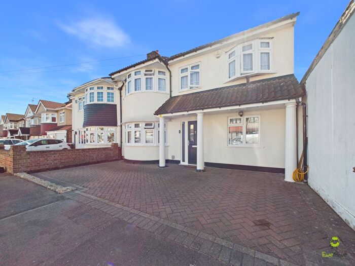 6 Bedroom Semi-Detached House For Sale In Gipsy Road, Welling, Kent, DA16