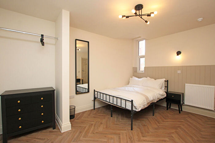 Studio To Rent In Rockingham Road, Kettering, North Northamptonshire, NN16